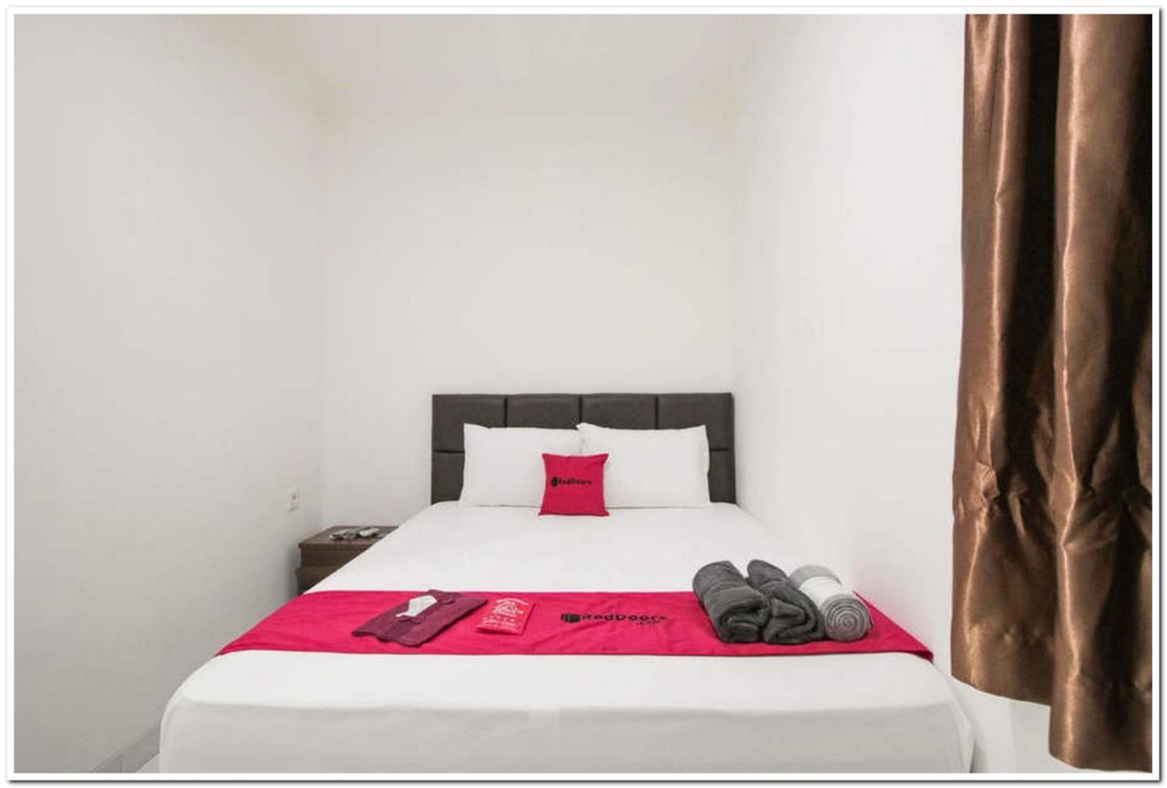 Reddoorz @ Ruko Itc Roxy Mas Hotel Джакарта Екстериор снимка