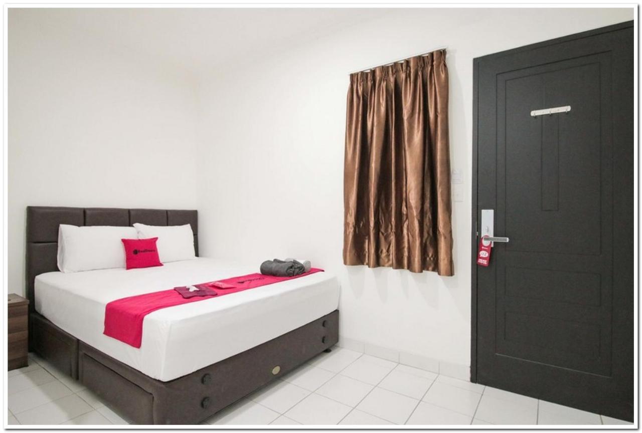 Reddoorz @ Ruko Itc Roxy Mas Hotel Джакарта Екстериор снимка