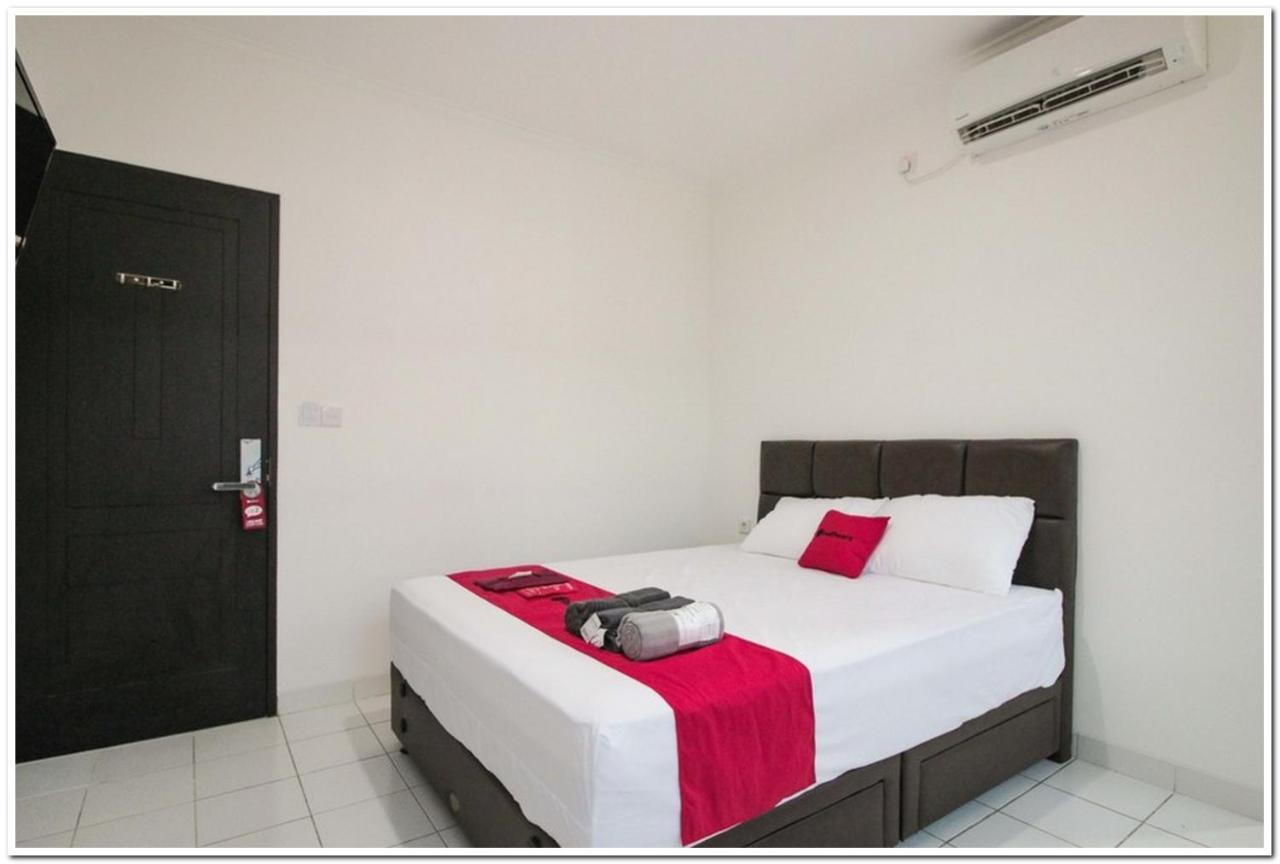 Reddoorz @ Ruko Itc Roxy Mas Hotel Джакарта Екстериор снимка