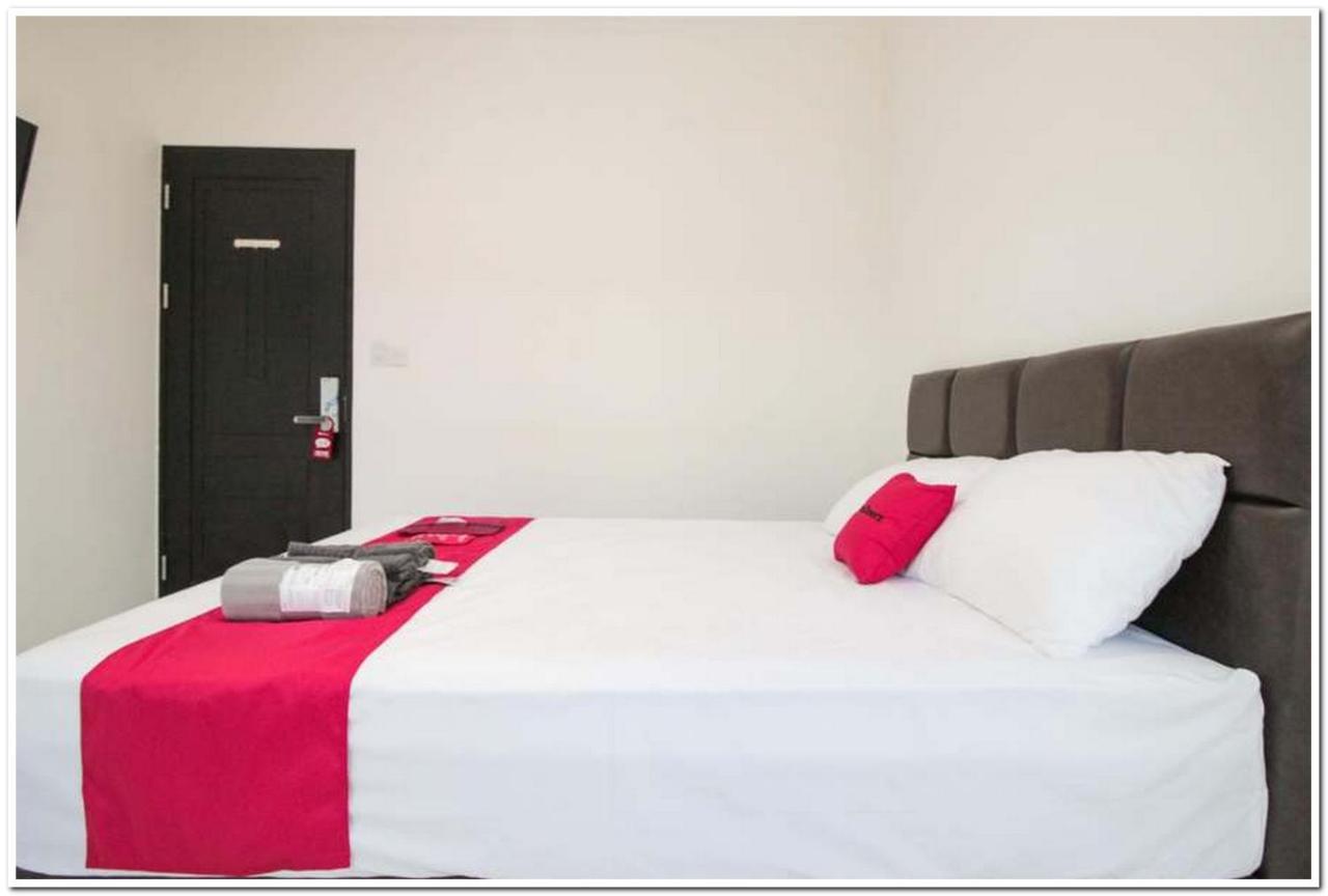 Reddoorz @ Ruko Itc Roxy Mas Hotel Джакарта Екстериор снимка